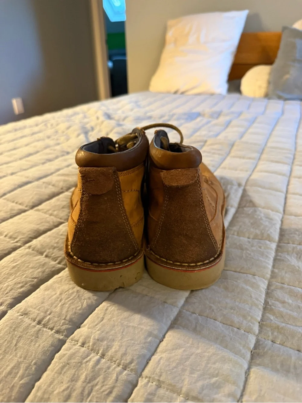 Clarks Men's Tan Leather Chukka Boots
